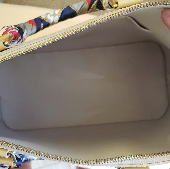 Authentic Louis Vuitton Monogram Alma GM Vernis Leather Handbag - Picture 6 of 15